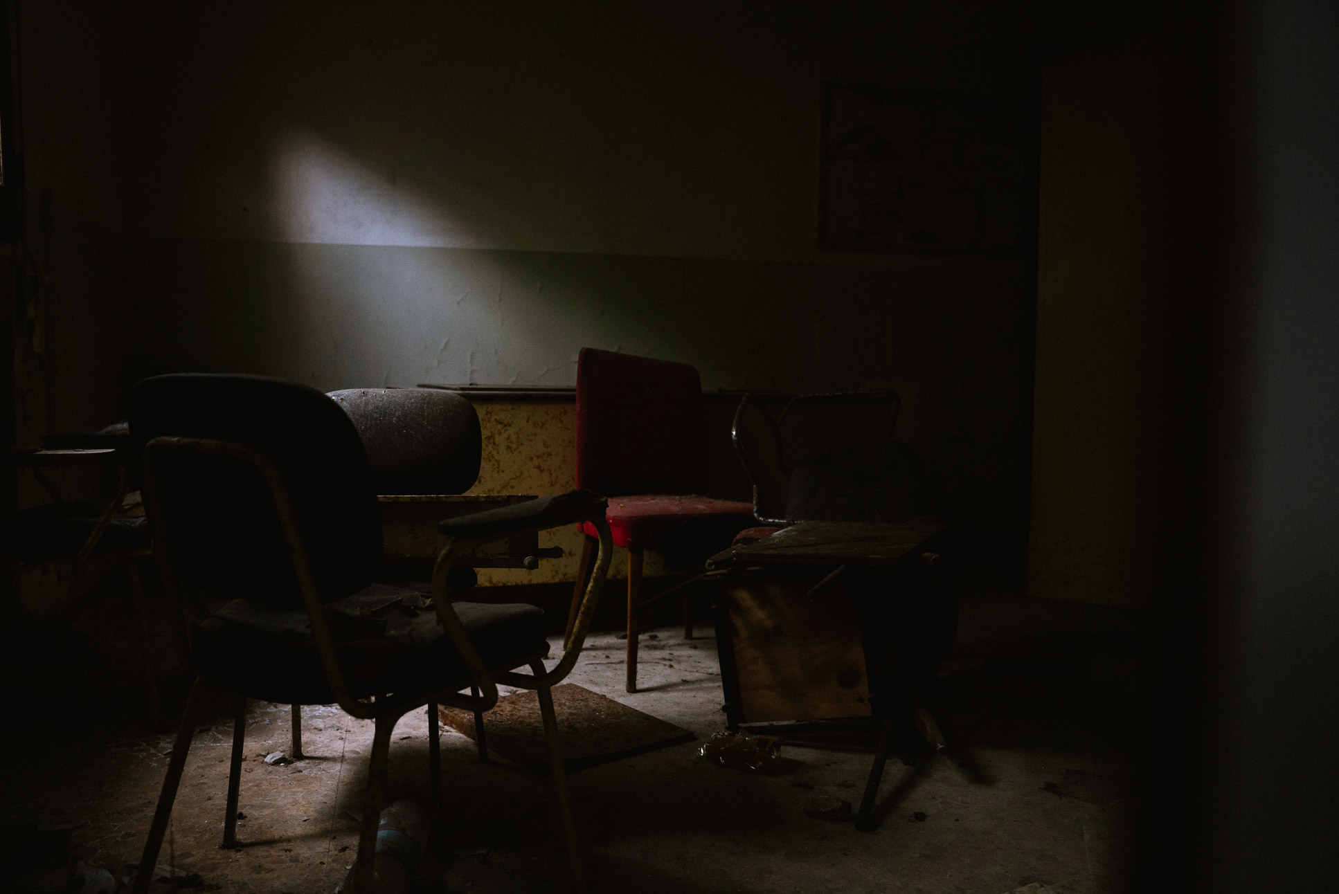 unintentionally following the cliché of desaturating all colours except for red from an image