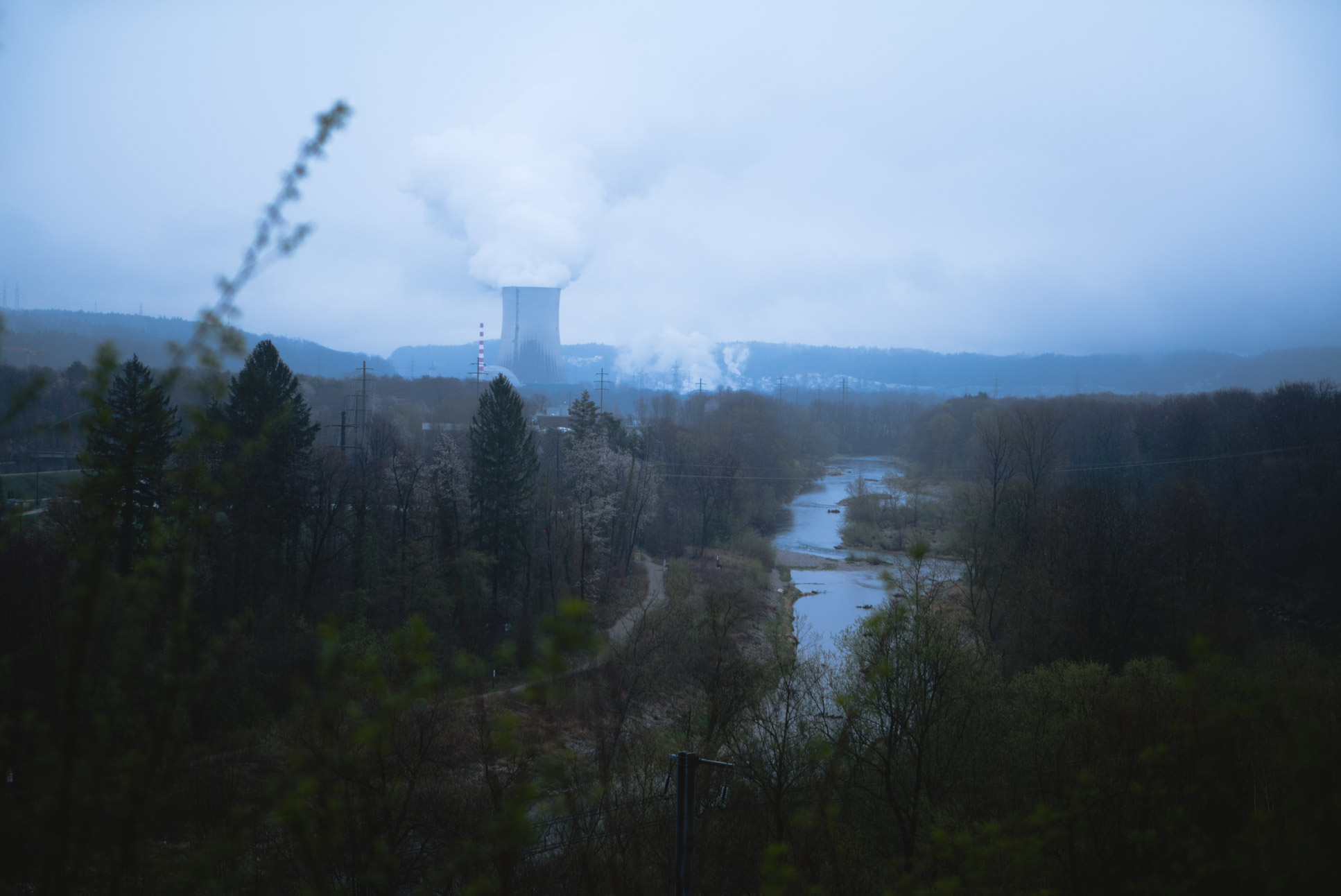 Kernkraftwerk Gösgen-Däniken visible in the background
