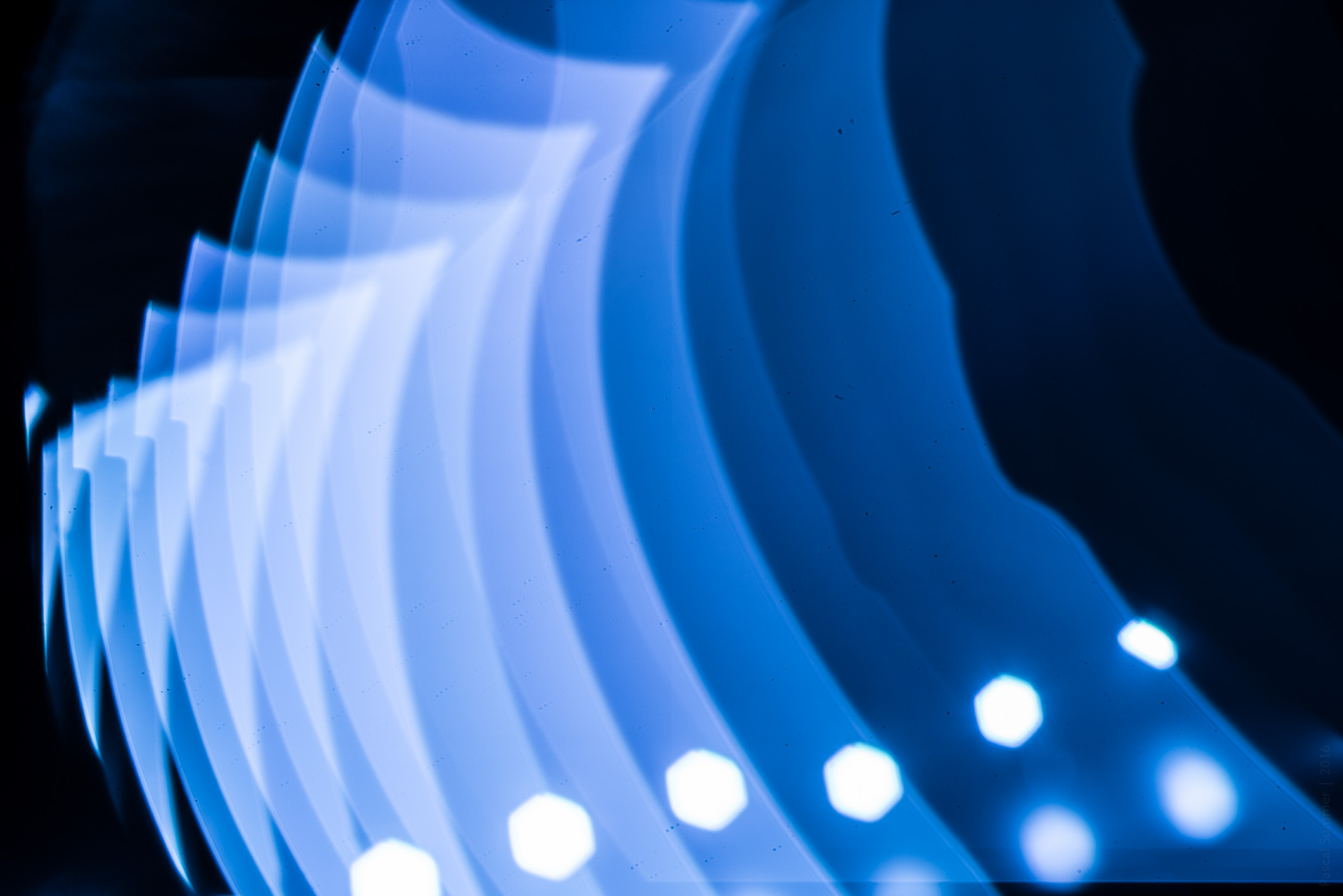 Taking the lens off under the influence of multiple light sources...