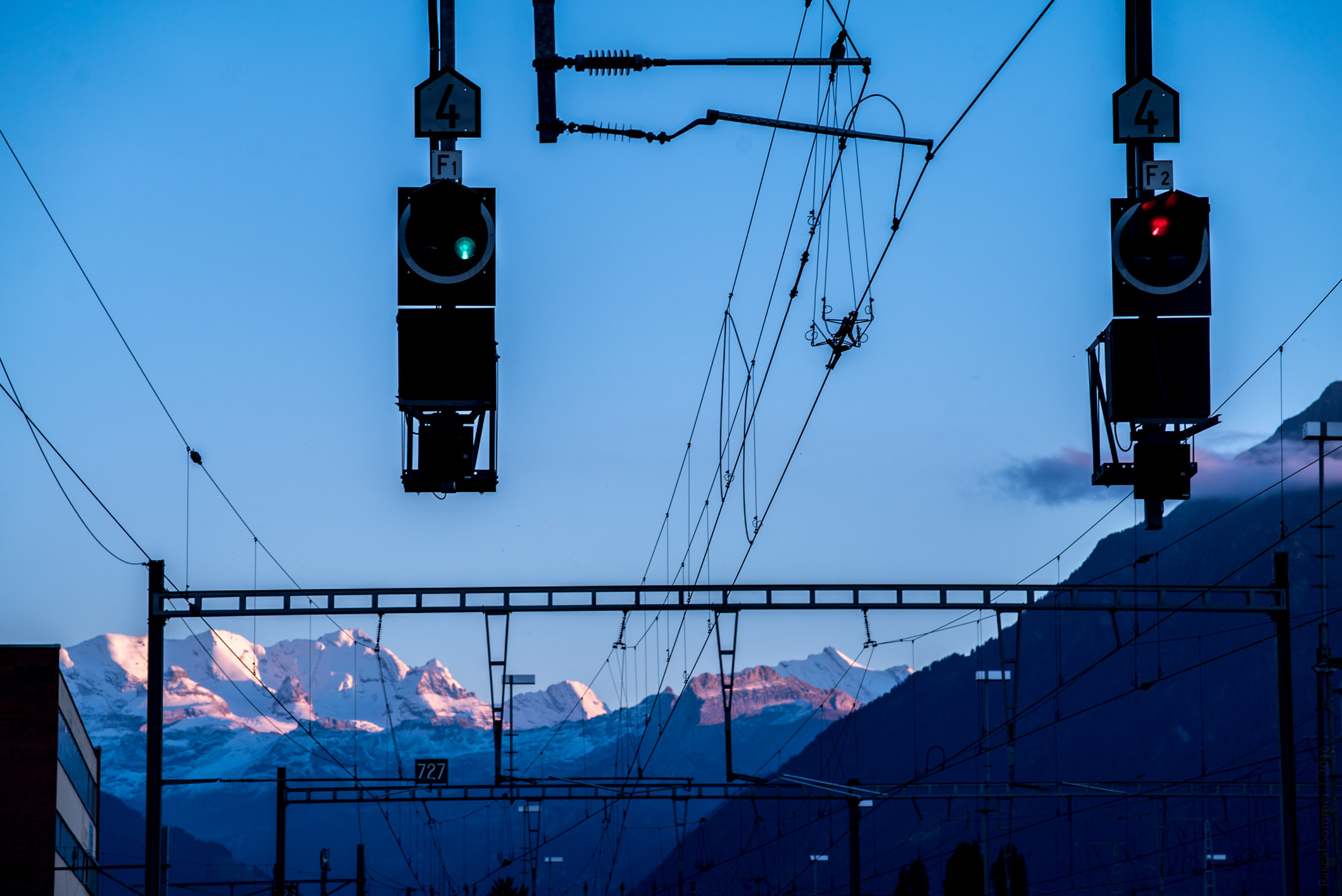 I'm really starting to like this overhead lines thing