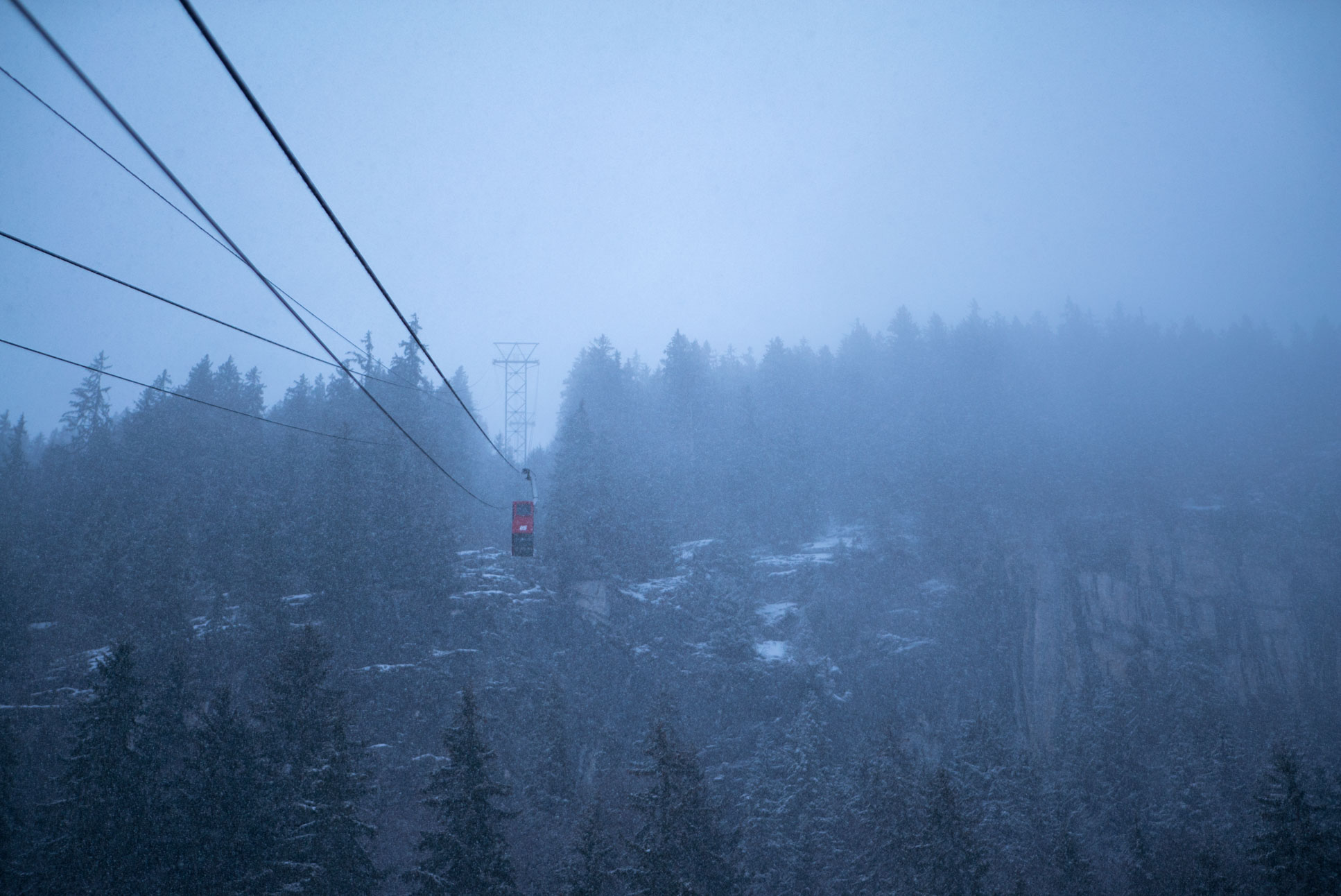 Gondola from Isenfluh to Sulwald